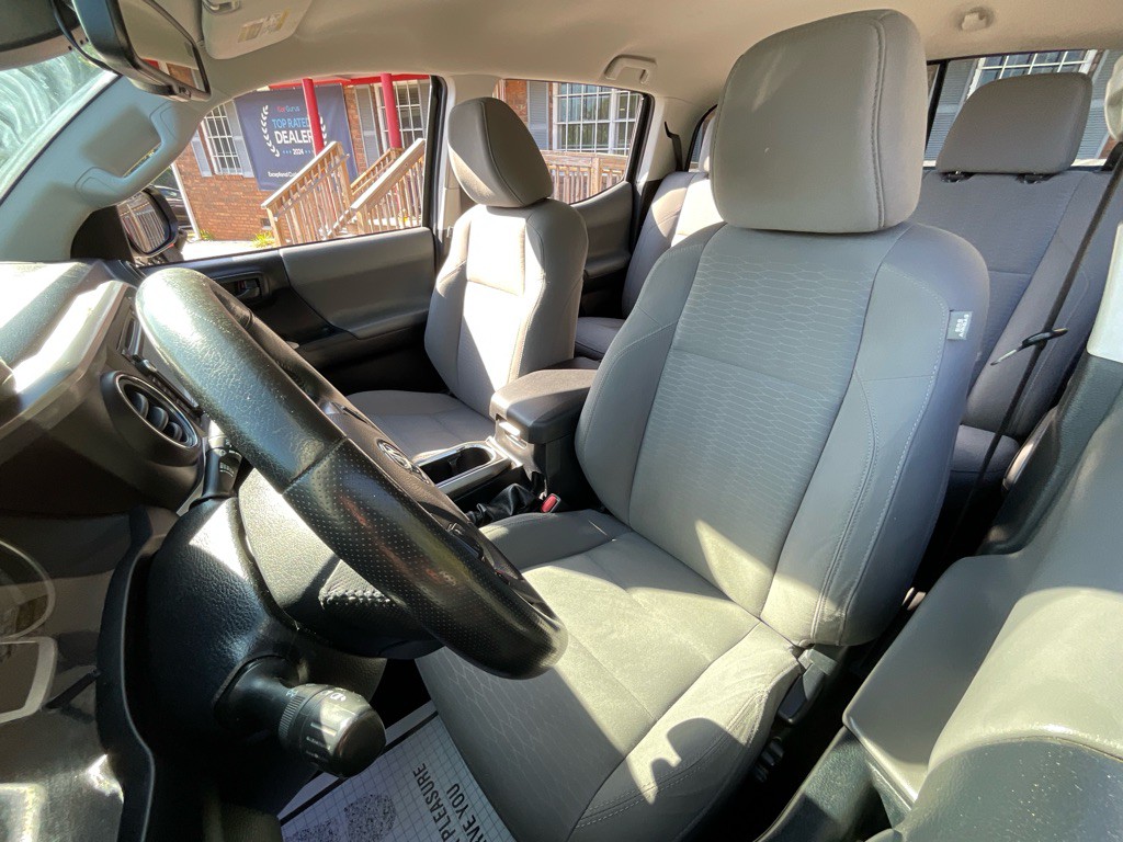 2019 Toyota Tacoma Image 18