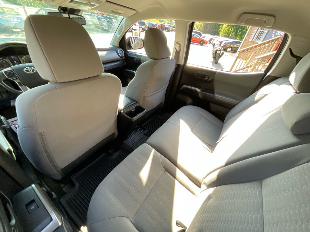2019 Toyota Tacoma Image 30