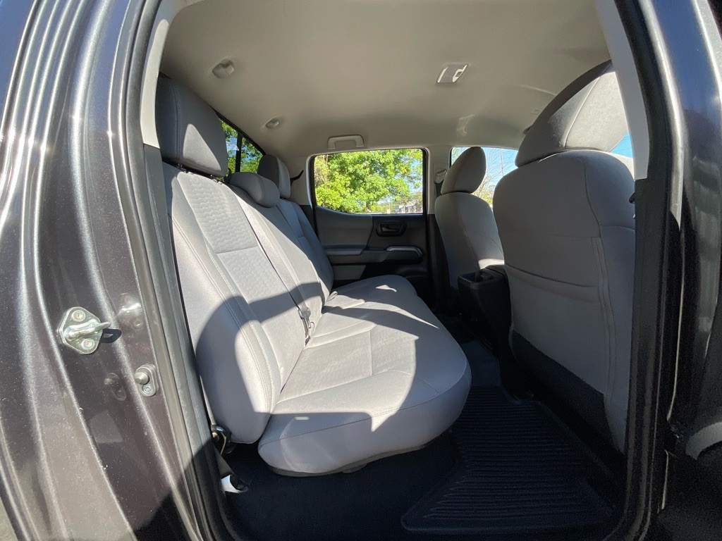2019 Toyota Tacoma Image 32
