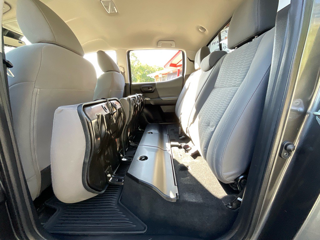 2019 Toyota Tacoma Image 35