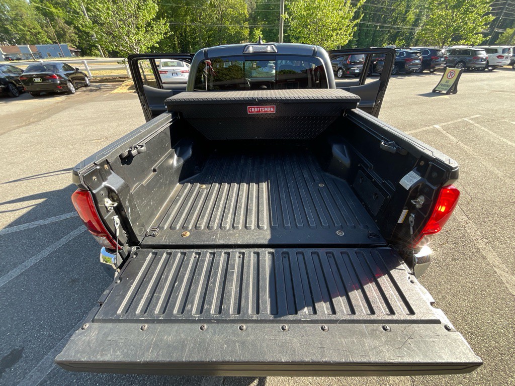 2019 Toyota Tacoma Image 39