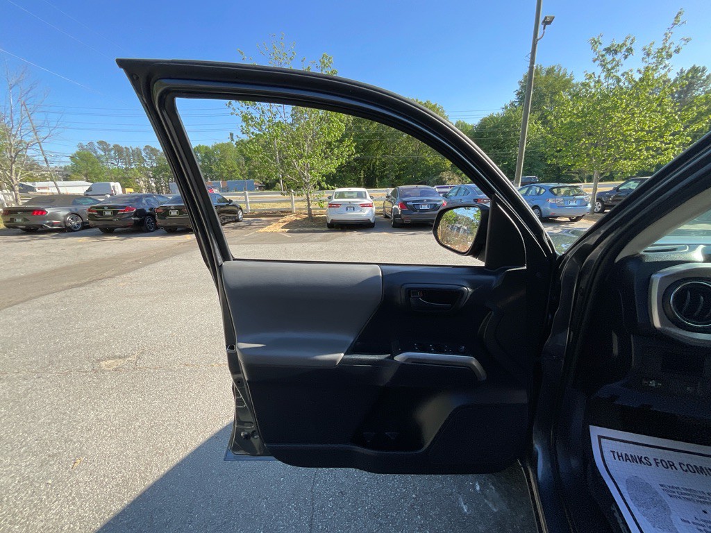 2019 Toyota Tacoma Image 40