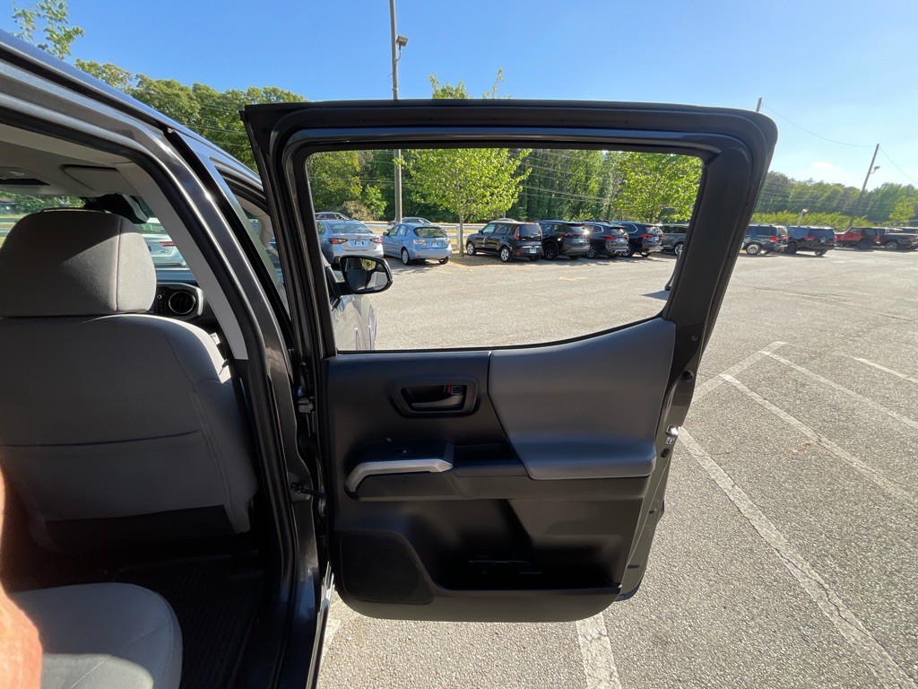 2019 Toyota Tacoma Image 45