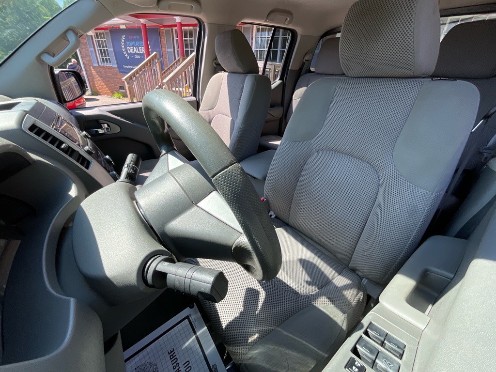 2017 Nissan Frontier Image 16