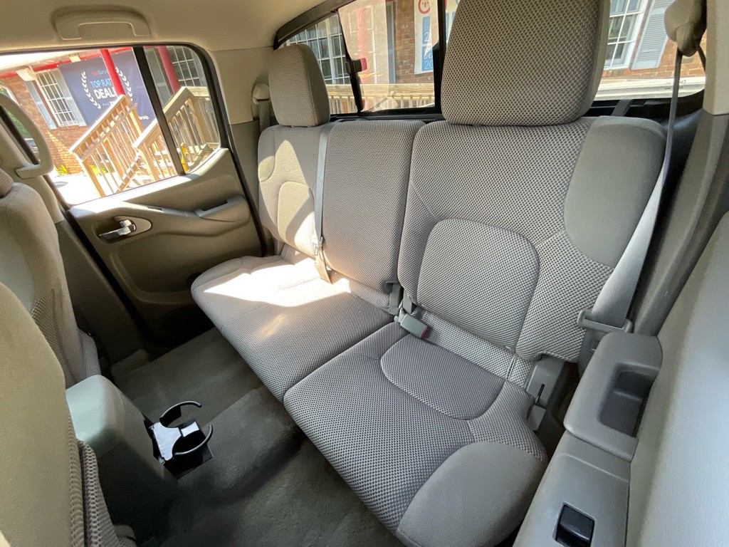 2017 Nissan Frontier Image 28