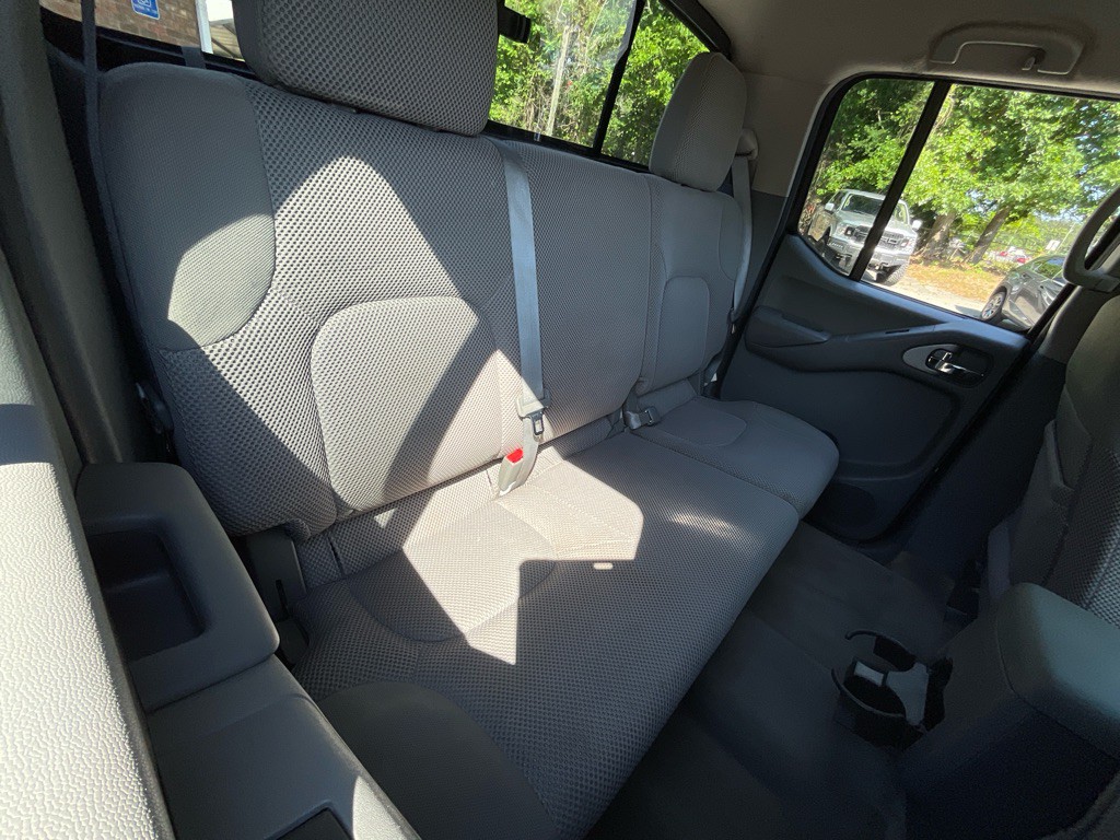 2017 Nissan Frontier Image 31