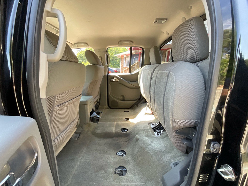 2017 Nissan Frontier Image 32