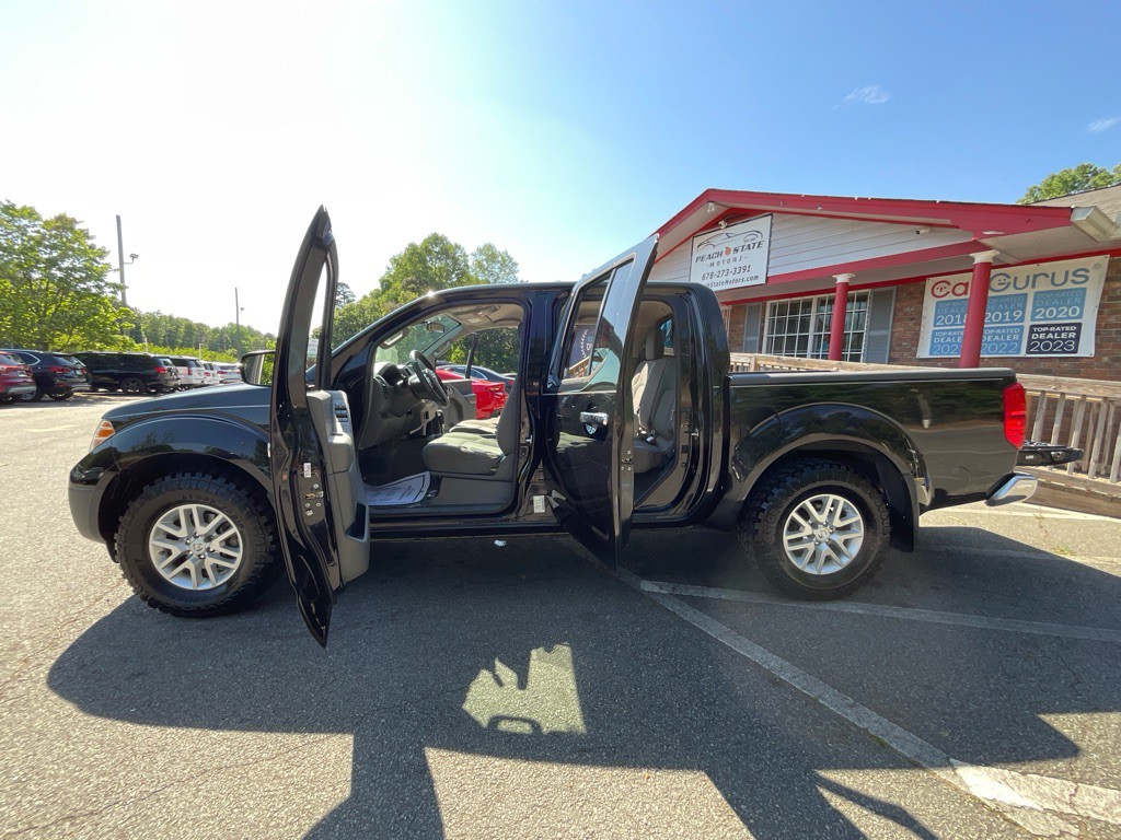 2017 Nissan Frontier Image 35