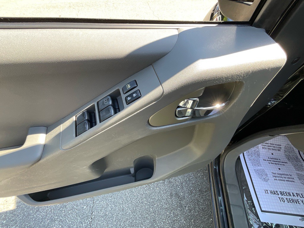 2017 Nissan Frontier Image 38