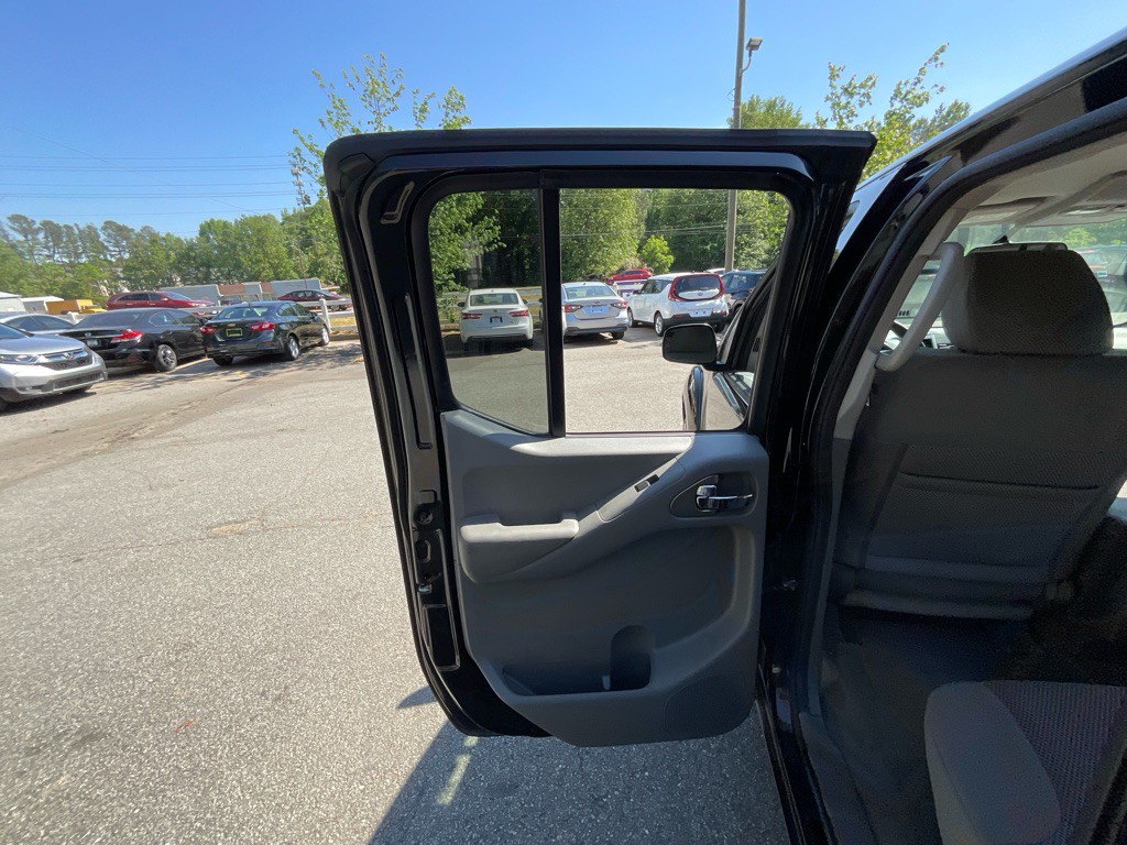 2017 Nissan Frontier Image 40