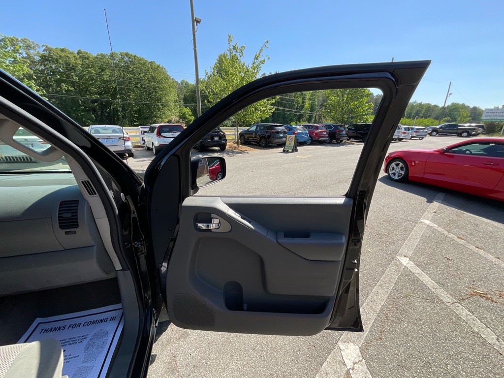 2017 Nissan Frontier Image 41