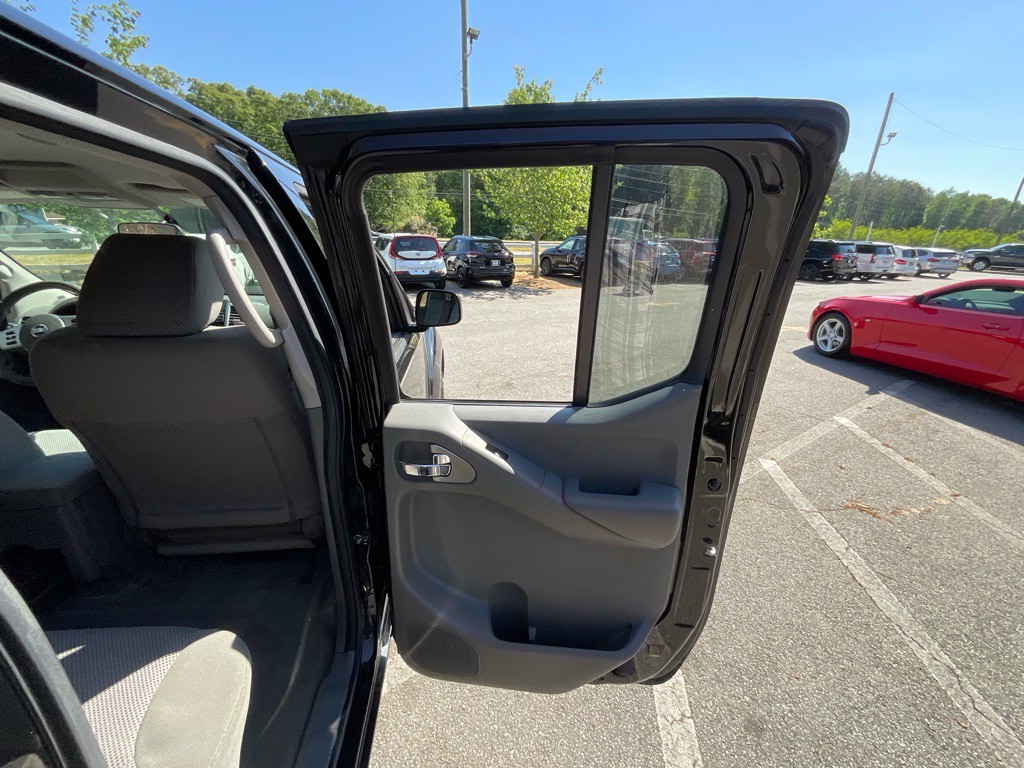 2017 Nissan Frontier Image 42