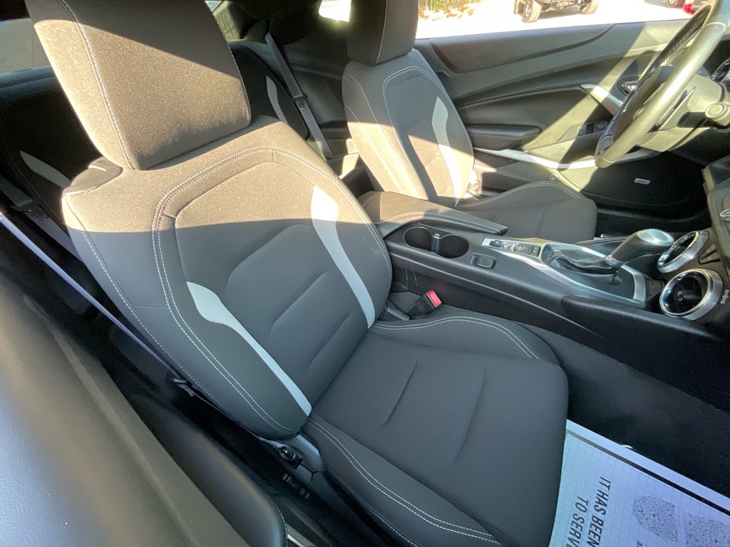 2016 Chevrolet Camaro Image 18