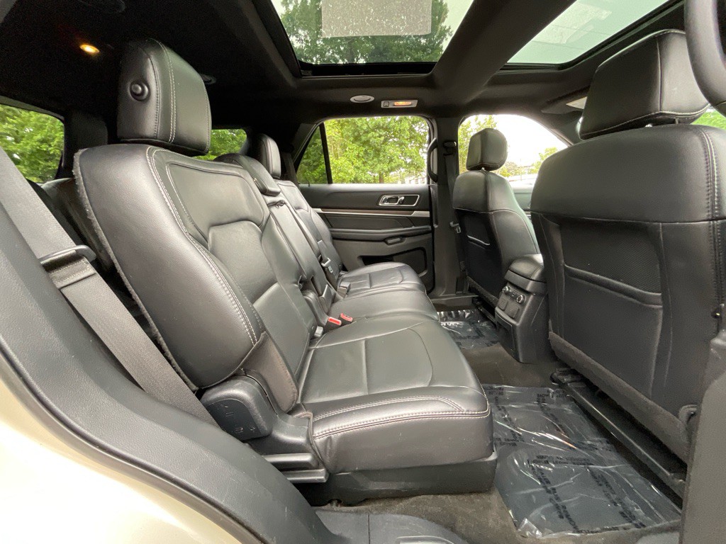 2017 Ford Explorer Image 32