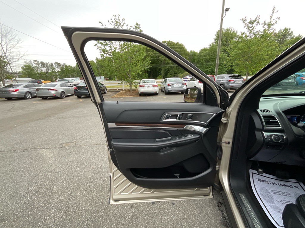 2017 Ford Explorer Image 44