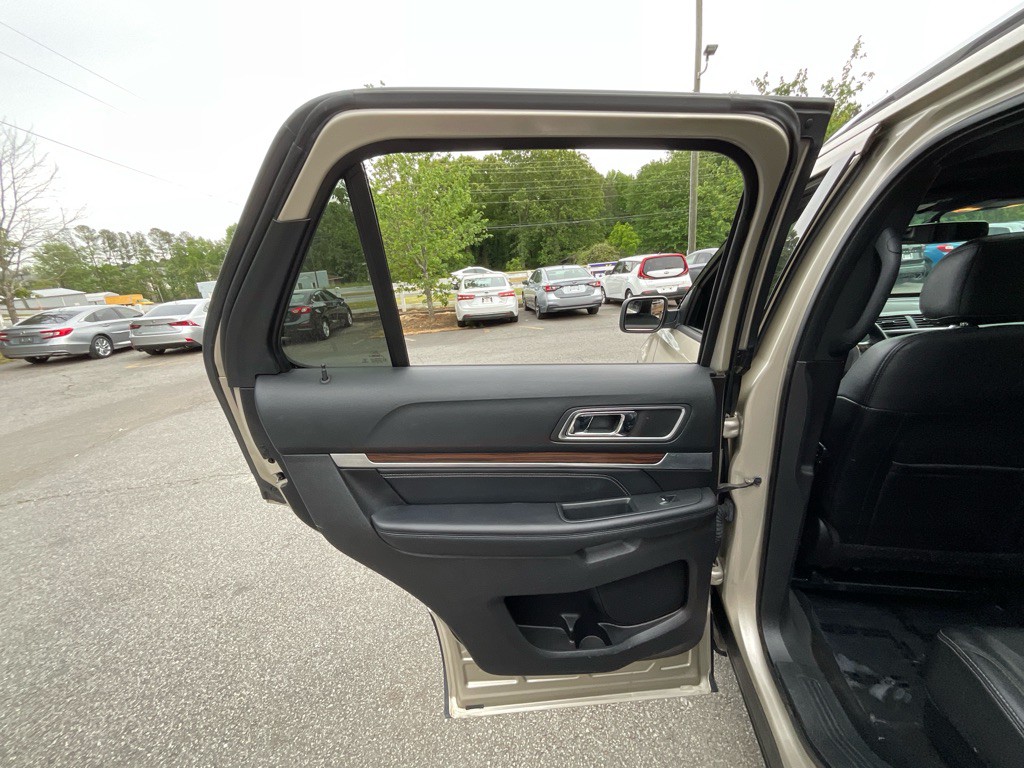 2017 Ford Explorer Image 47