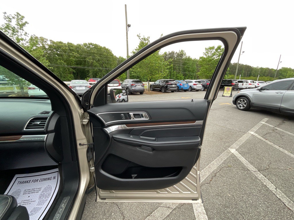 2017 Ford Explorer Image 48