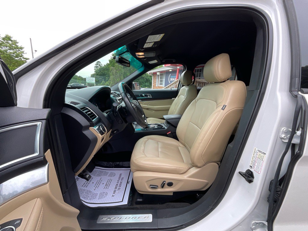2017 Ford Explorer Image 13