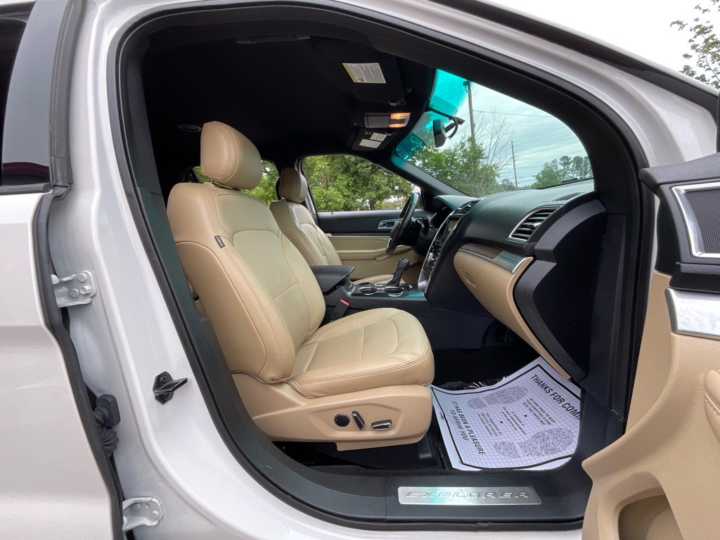 2017 Ford Explorer Image 16