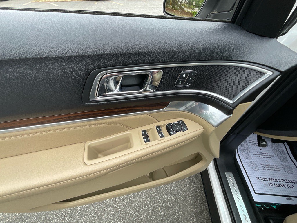 2017 Ford Explorer Image 44