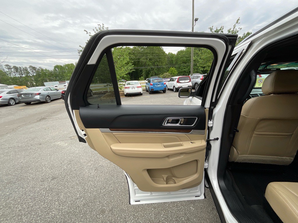 2017 Ford Explorer Image 47