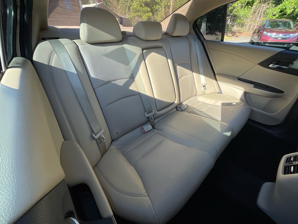 2015 Honda Accord Image 32