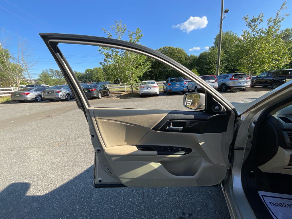 2015 Honda Accord Image 38
