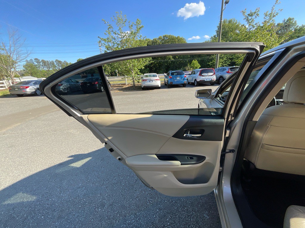 2015 Honda Accord Image 41