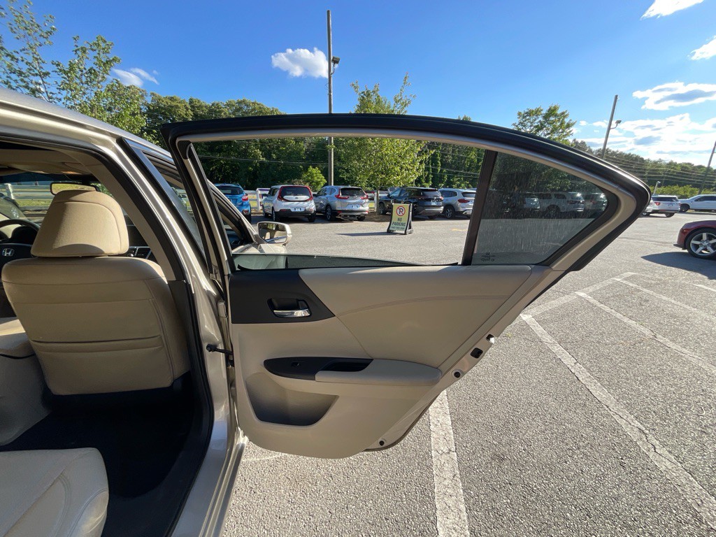 2015 Honda Accord Image 43