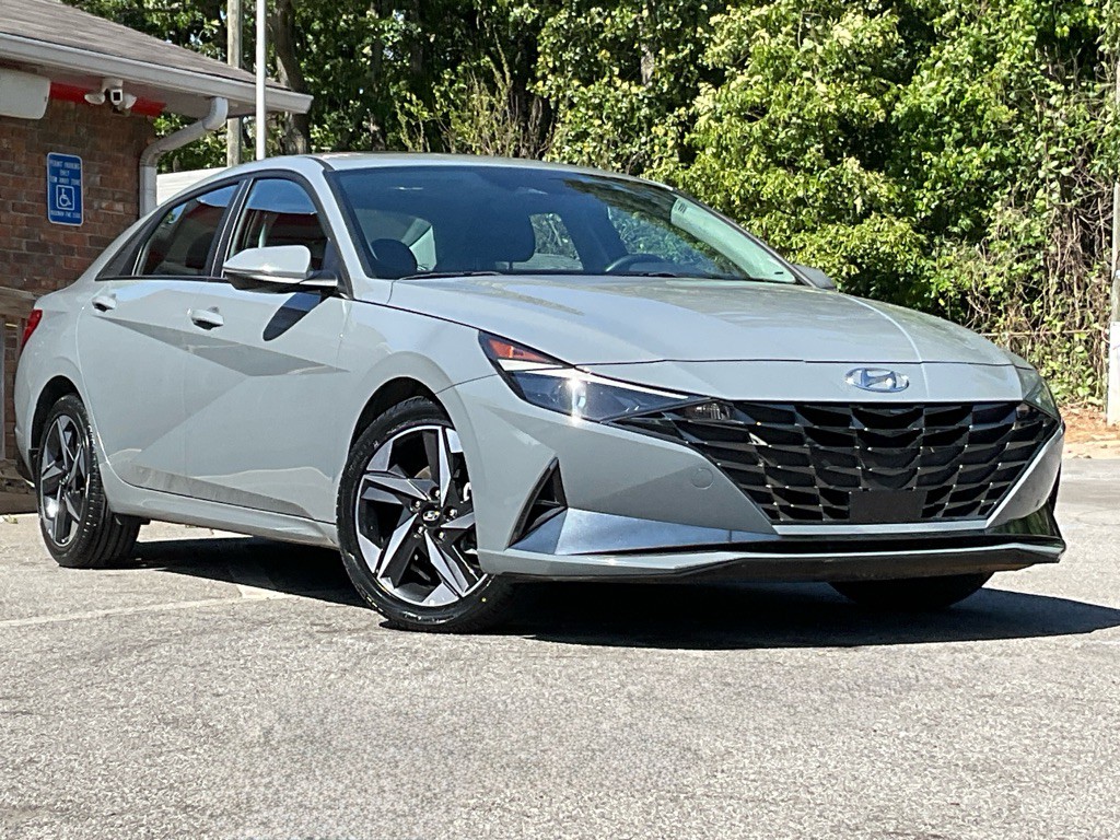 2022 Hyundai Elantra Image 3