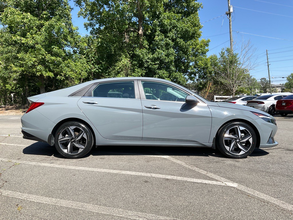 2022 Hyundai Elantra Image 4