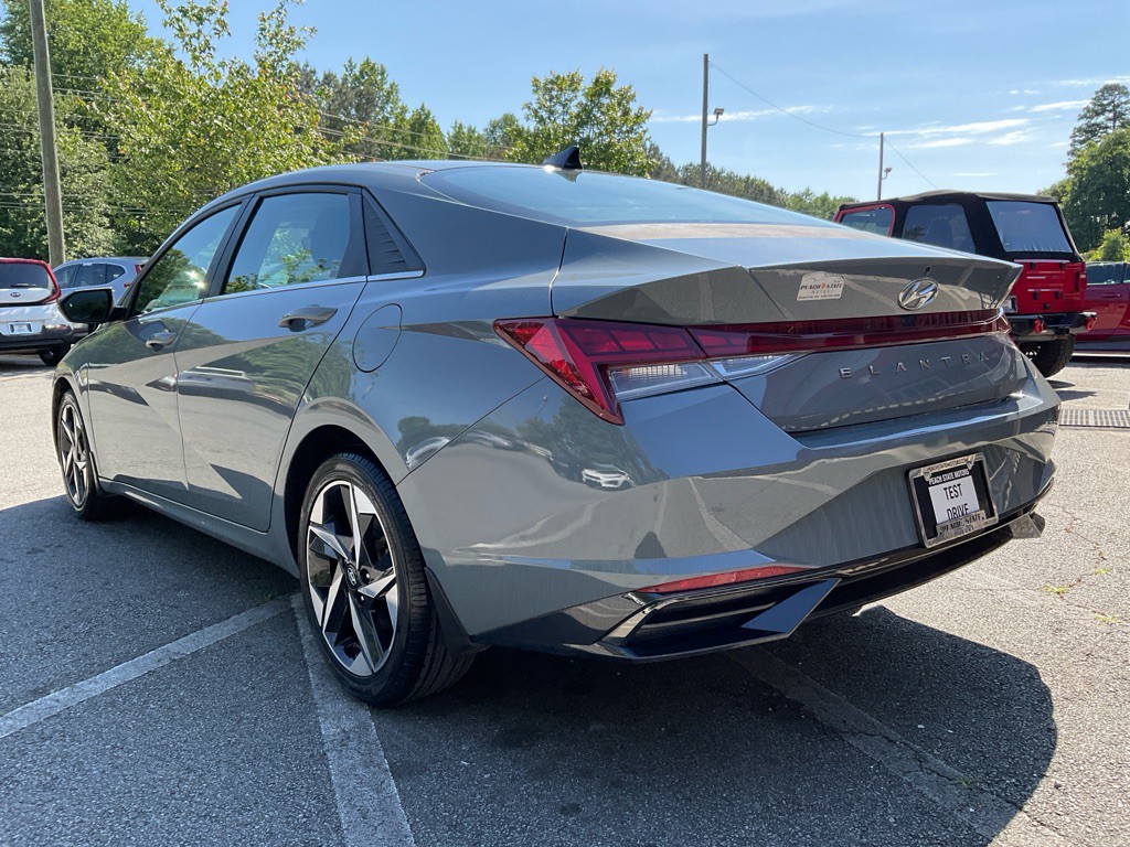 2022 Hyundai Elantra Image 7