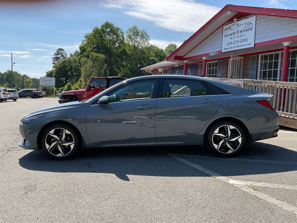 2022 Hyundai Elantra Image 8