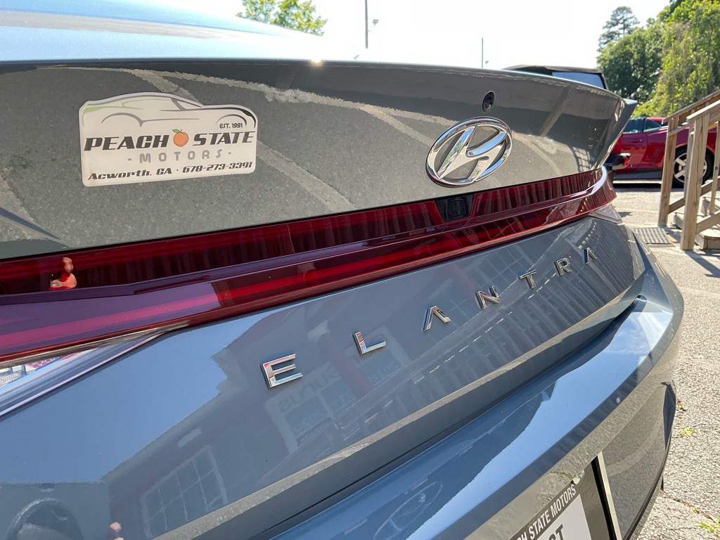 2022 Hyundai Elantra Image 9