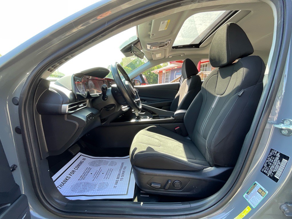 2022 Hyundai Elantra Image 13