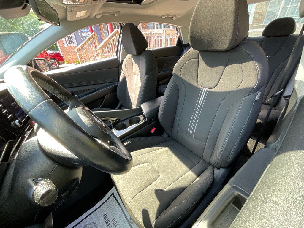 2022 Hyundai Elantra Image 15
