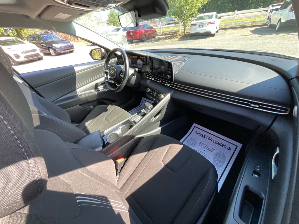 2022 Hyundai Elantra Image 17