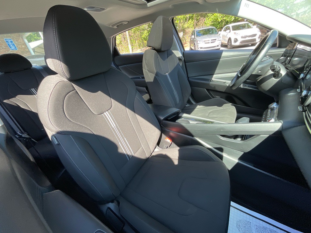 2022 Hyundai Elantra Image 18