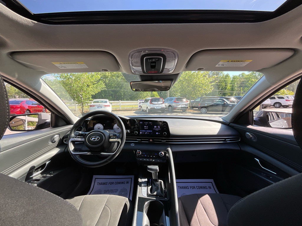 2022 Hyundai Elantra Image 19