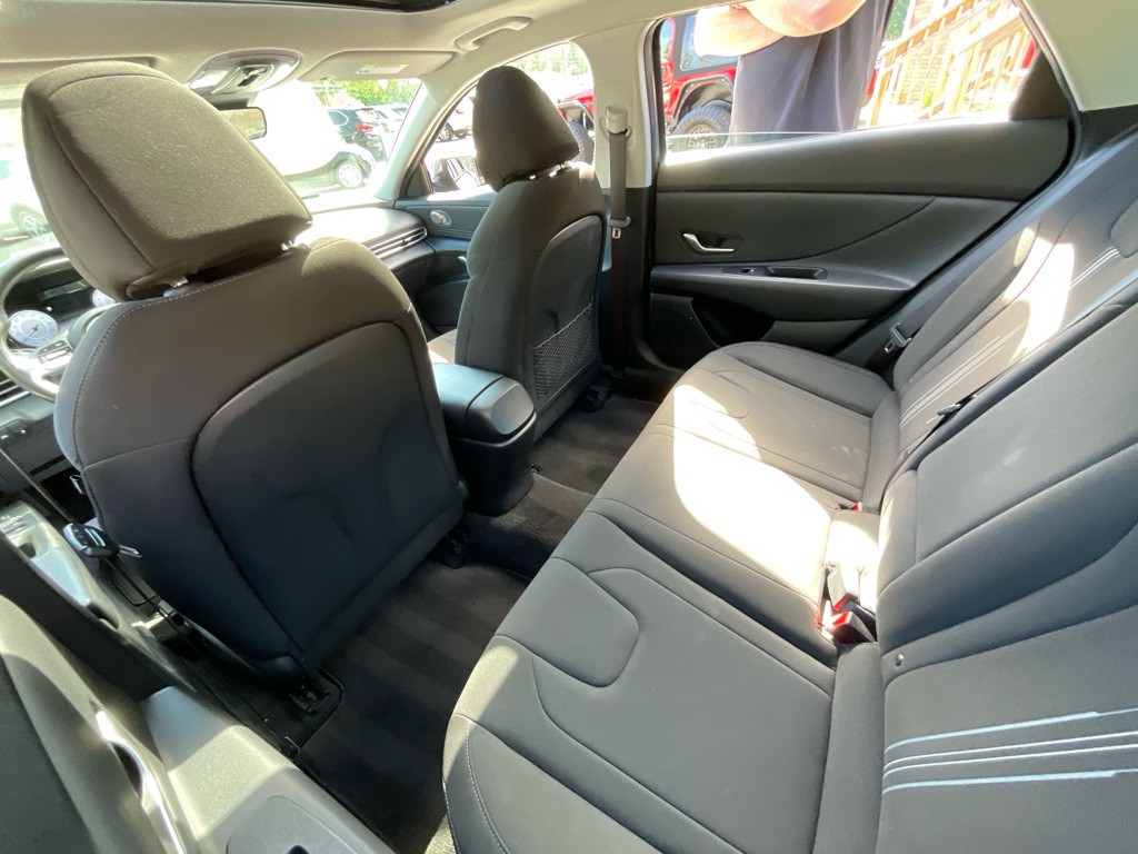 2022 Hyundai Elantra Image 30