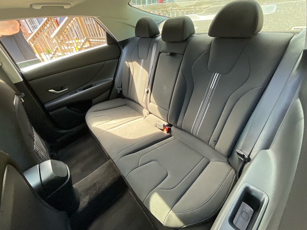 2022 Hyundai Elantra Image 31