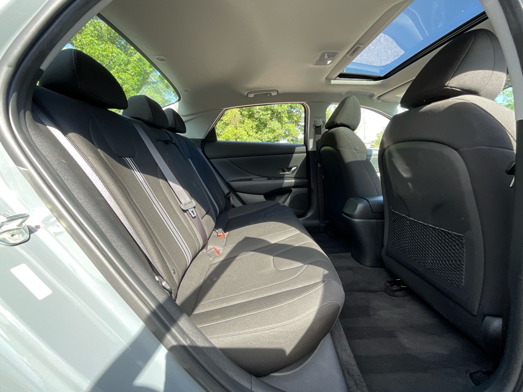 2022 Hyundai Elantra Image 32