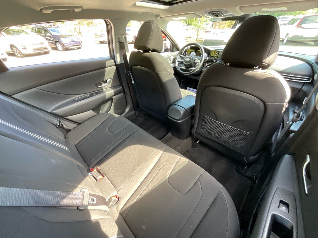 2022 Hyundai Elantra Image 33