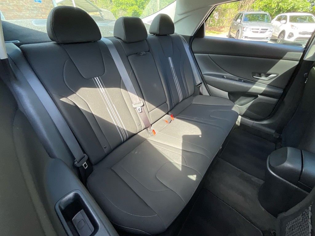 2022 Hyundai Elantra Image 34