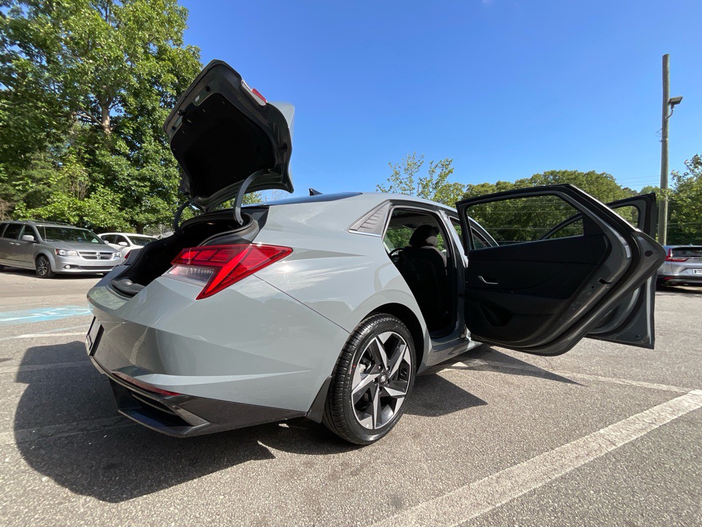 2022 Hyundai Elantra Image 36