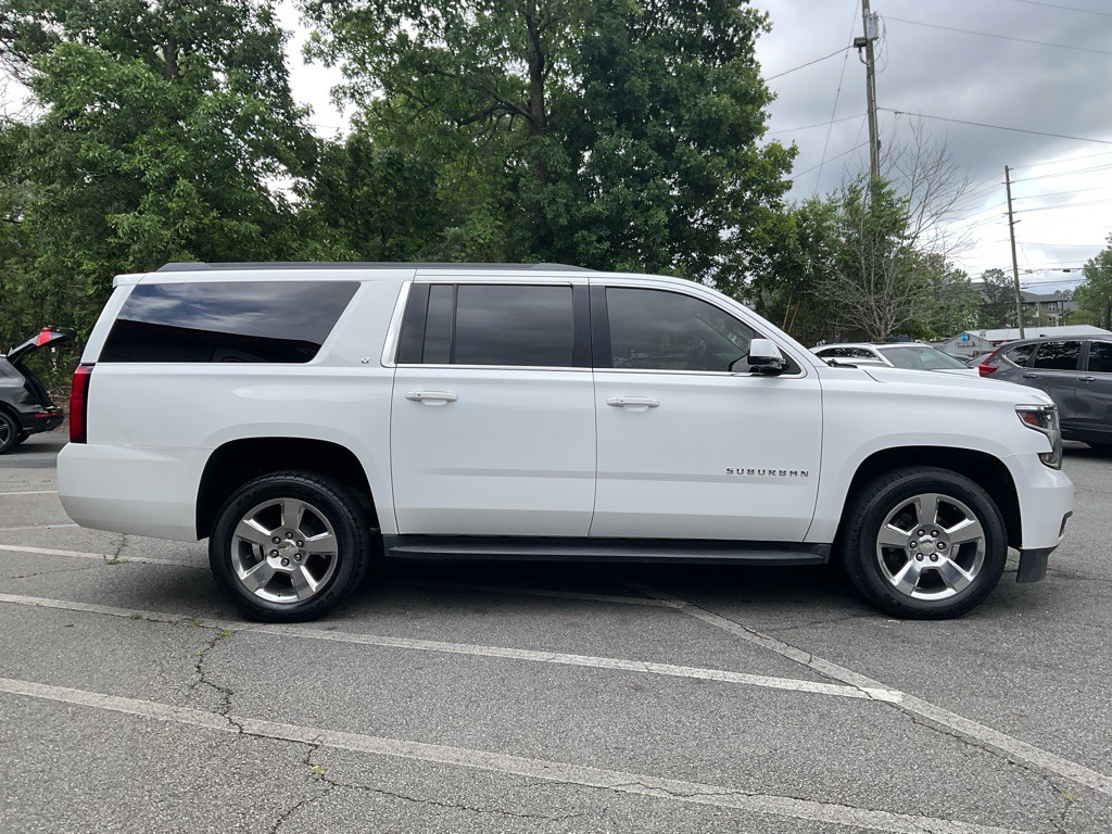 2017 Chevrolet Suburban Image 4