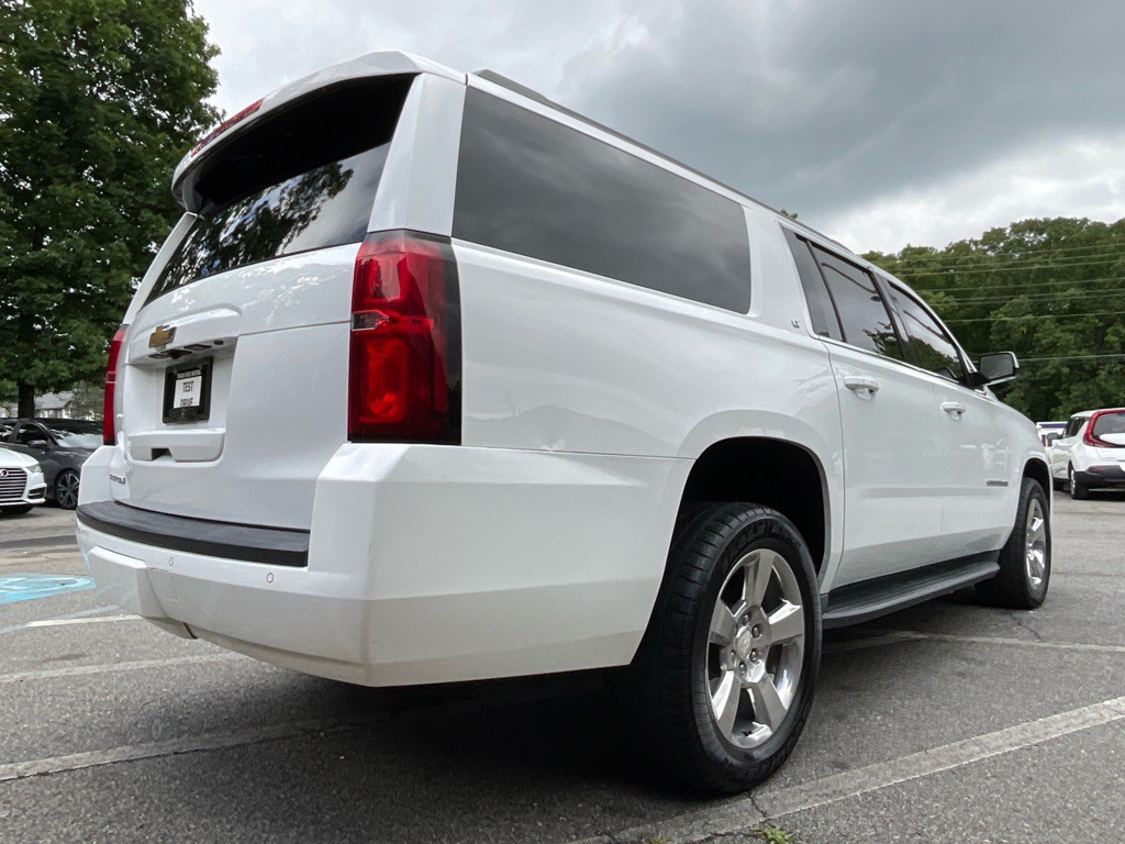 2017 Chevrolet Suburban Image 5