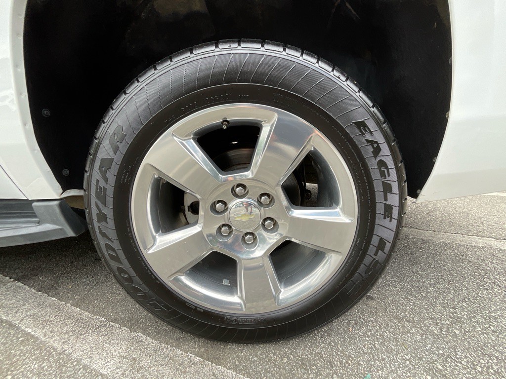 2017 Chevrolet Suburban Image 12
