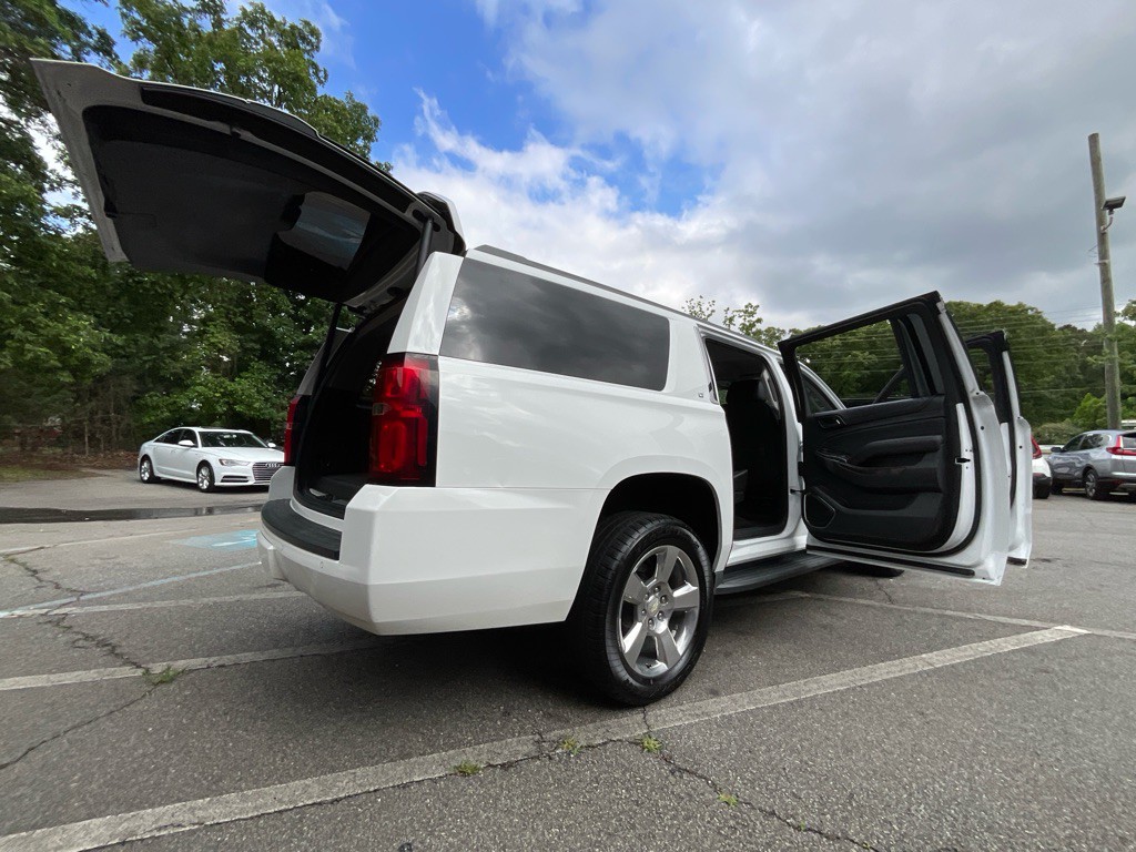 2017 Chevrolet Suburban Image 38