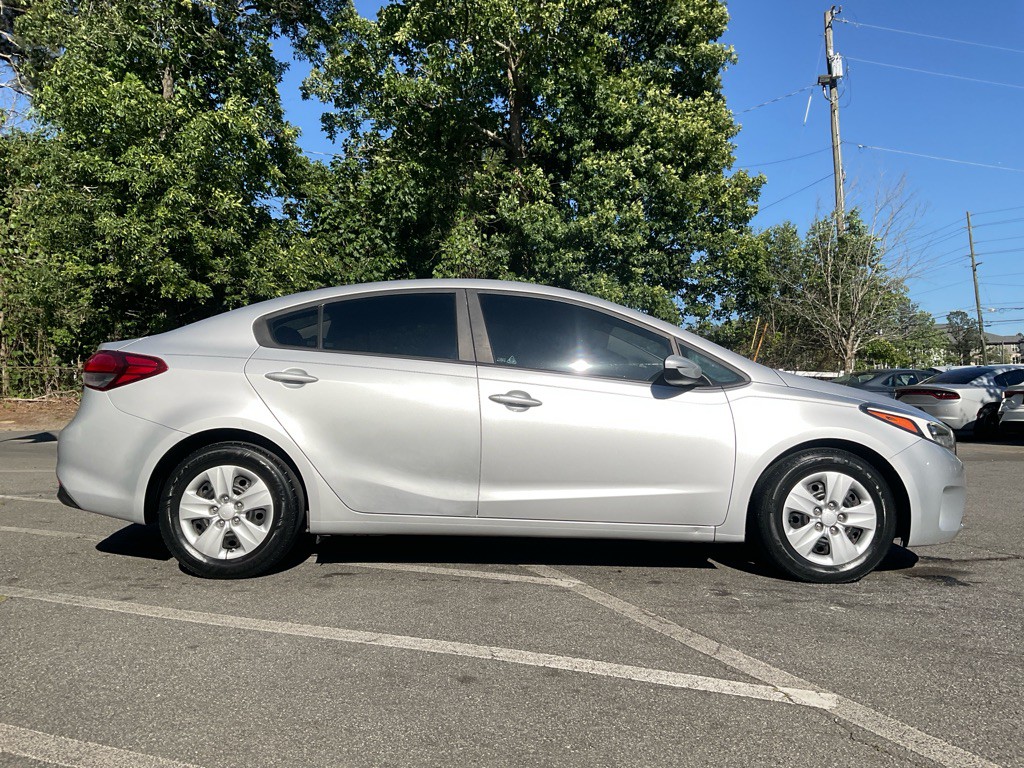 2017 Kia Forte Image 4